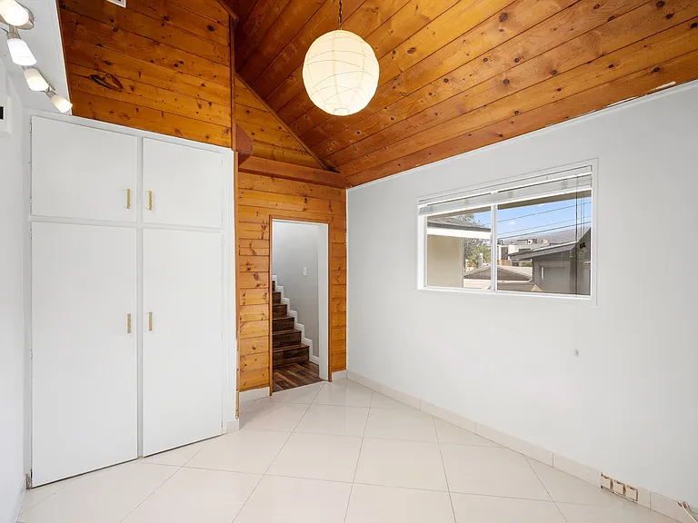 10227 Helendale Ave — Photo 13