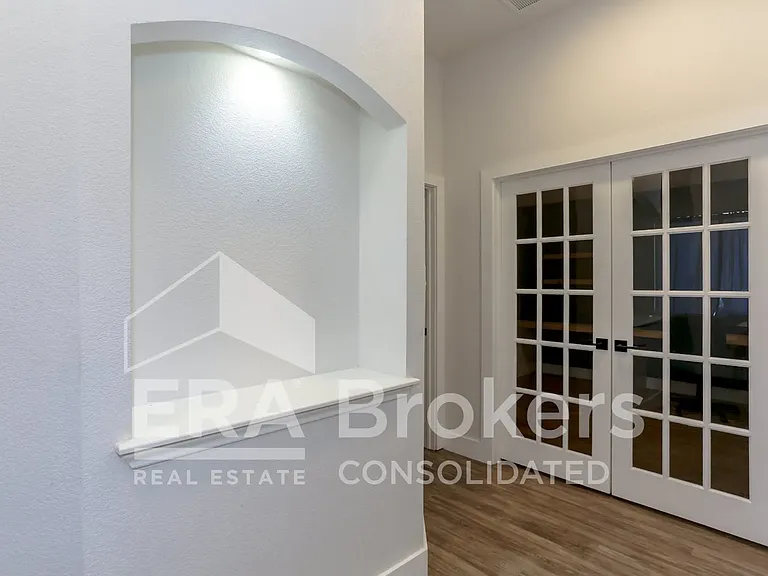 6110 Melanie Dr — Photo 7