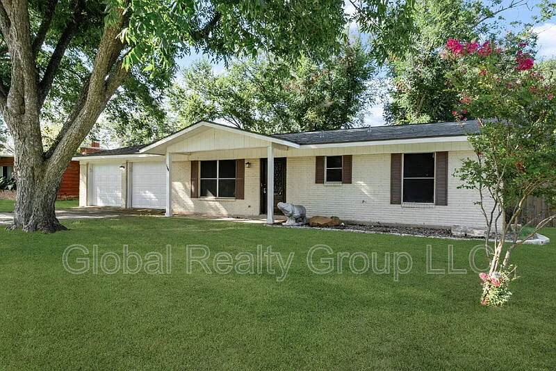 3 bed, 1.0 bath, 1270 sqft, $1,750 — Photo 3