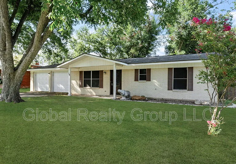 138 Bobolink Dr — Photo 3