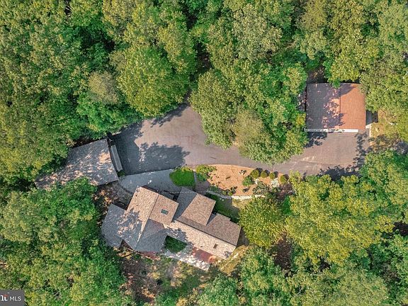 3rd image of 986 Walden Rd