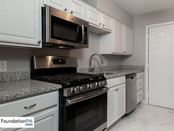 3rd image of 267 Greenlaw Ave #4Q1