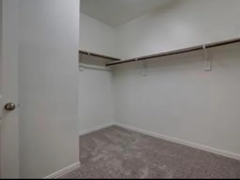 1421 Fox Run Dr — Photo 25