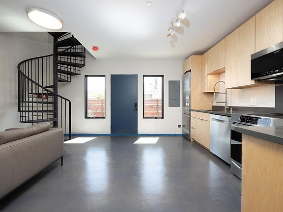 Level 1 : Kitchen and Living Area