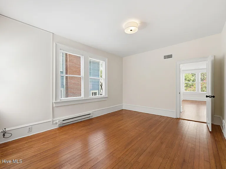 511 Middle St #C — Photo 10