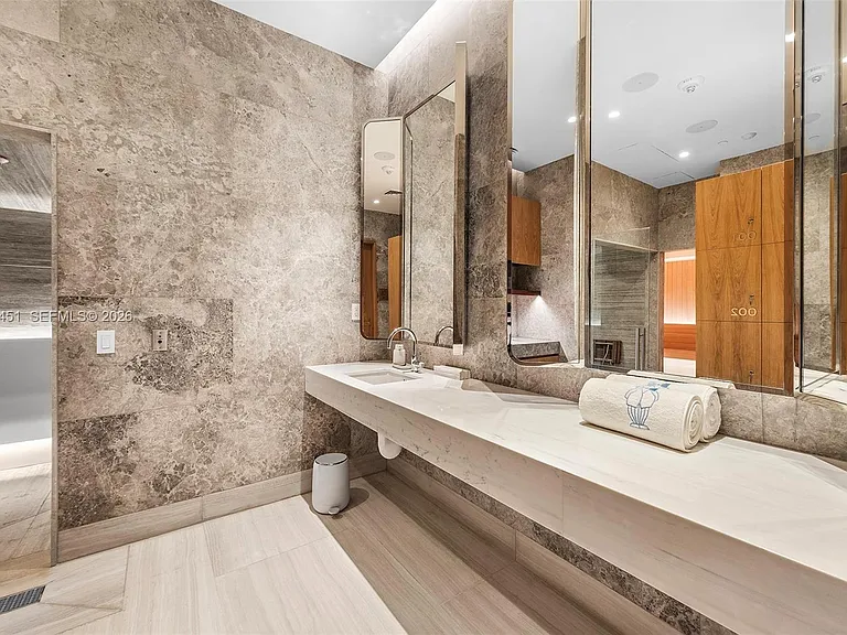 2655 S Bayshore Dr #1906 — Photo 40