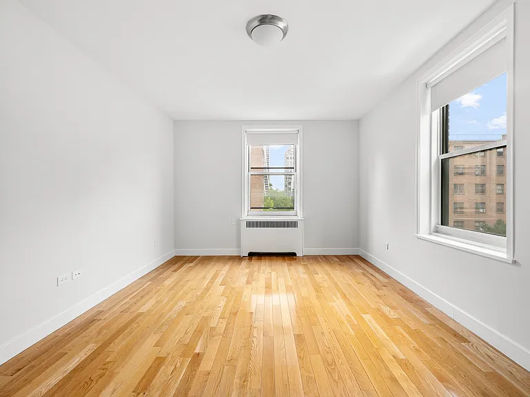 364 W 18th St #4N — Photo 3