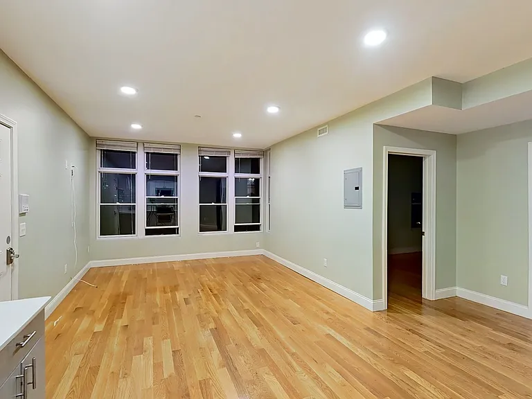 299 Dudley St — Photo 4