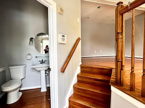 3rd image of 12922 Augustus Ct