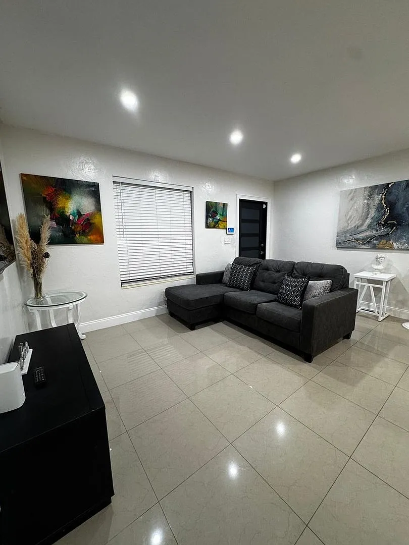 Remolded 2 Bedroom 1Bath Miami — Photo 4