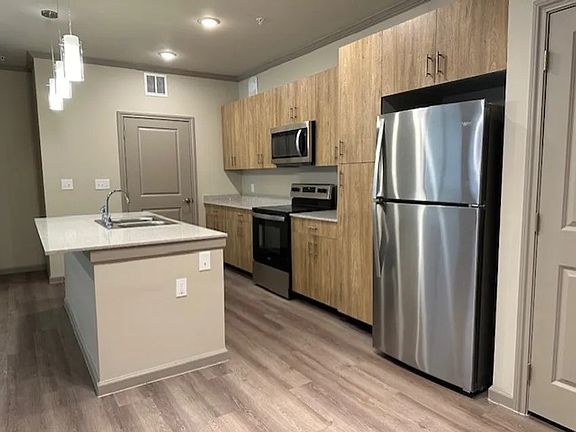 5th image of 501 W Sam Houston Blvd #501