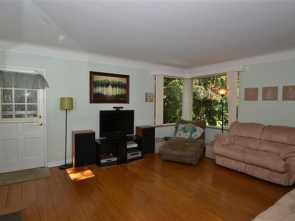 4th image of 3751 Aikenside Ave