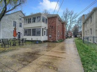 950 Harcourt Rd, Grosse Pointe, MI 48230