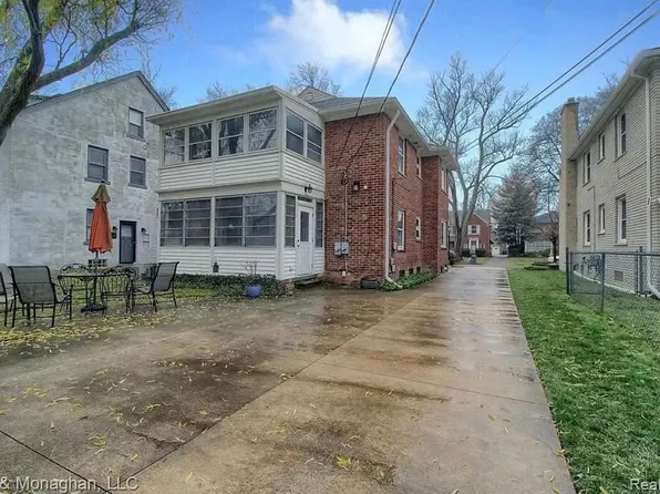 950 Harcourt Rd, Grosse Pointe, MI 48230