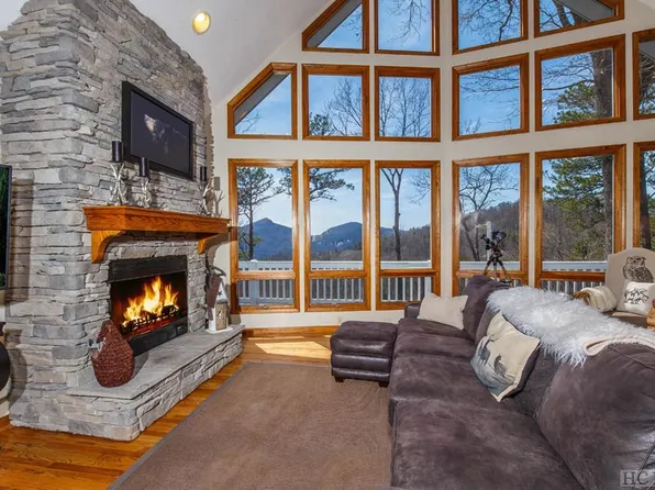1411 Buckberry Dr, Sapphire, NC 28774