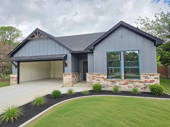 106 Meadow Heath Dr, Mabank, TX 75156