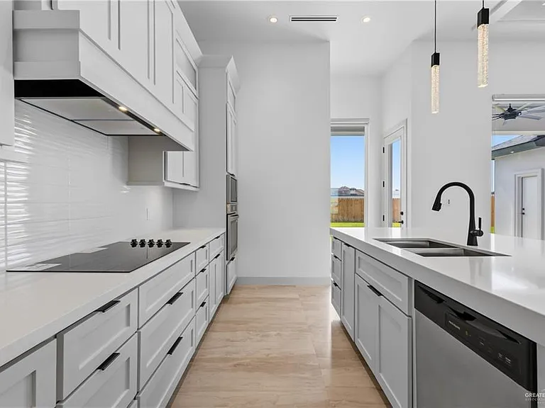 1201 Dolores St — Photo 6