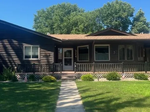 324 7th St, Windom, MN 56101