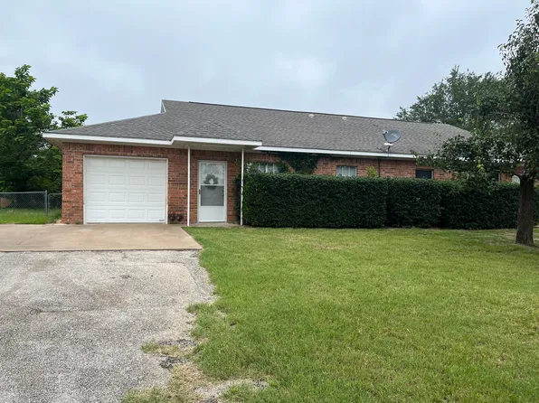 828 Hickory Dr #A, Lindale, TX 75771