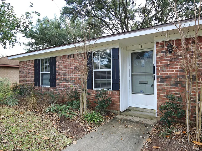 111 Azalea St — Photo 2