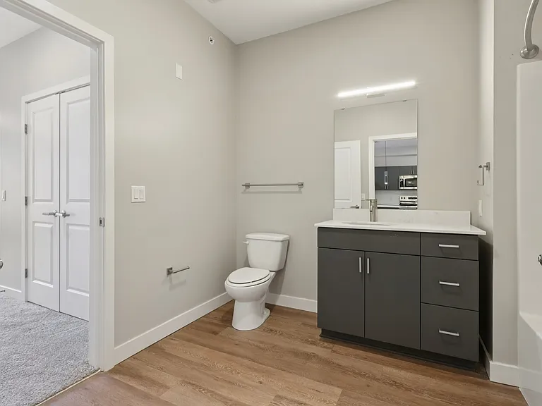 Berkshire Apartments — Photo 28