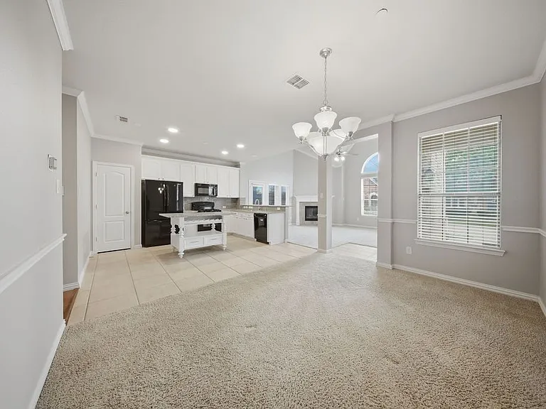 2140 Walnut Square Dr — Photo 3
