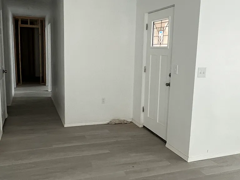 2441 Alvarado Dr NE — Photo 2
