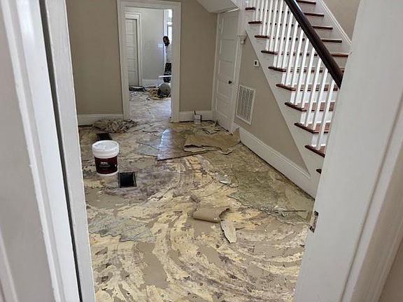 5th image of 2218 Broadway St