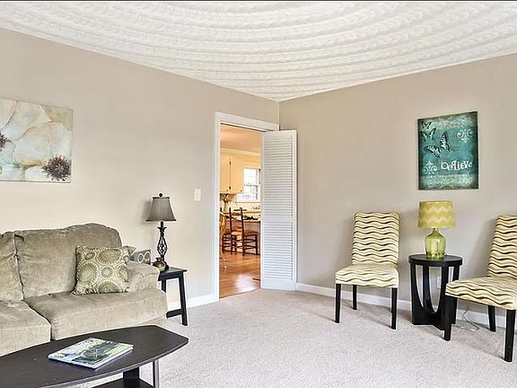 4th image of 205 Woodford Dr
