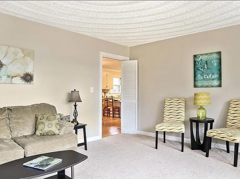 205 Woodford Dr — Photo 4