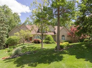 1050 Woodvale Ct, Milford, MI