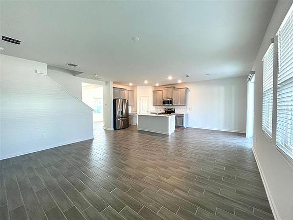 4th image of 6231 Lakepine St