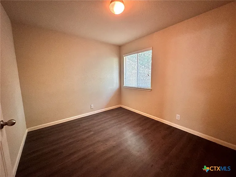 2020 Meadow View Dr — Photo 11