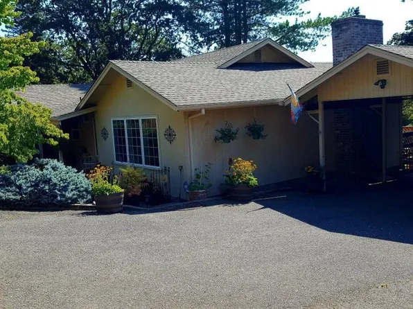 937 NE Orchard Dr, Myrtle Creek, OR 97457