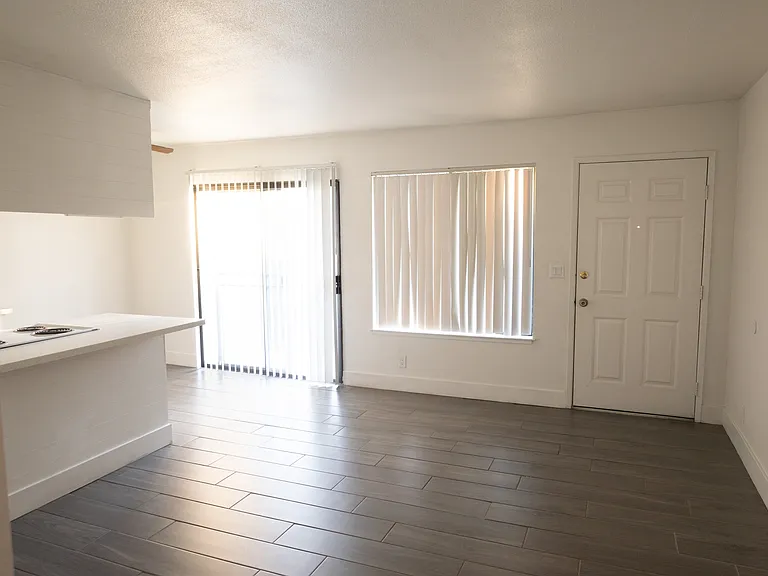 Walnutwood Apartments — Photo 7