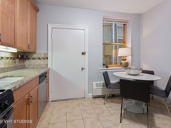 5th image of 630 W Waveland Ave APT 1D
