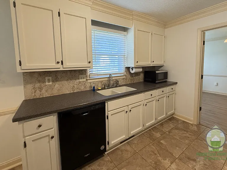 2071 Howlong Ave — Photo 6