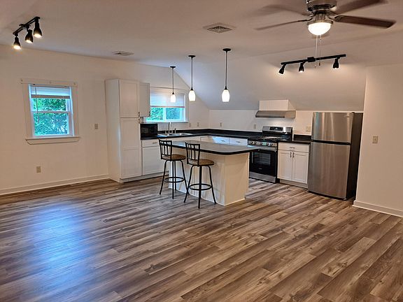 3rd image of 12 Montcalm St #2