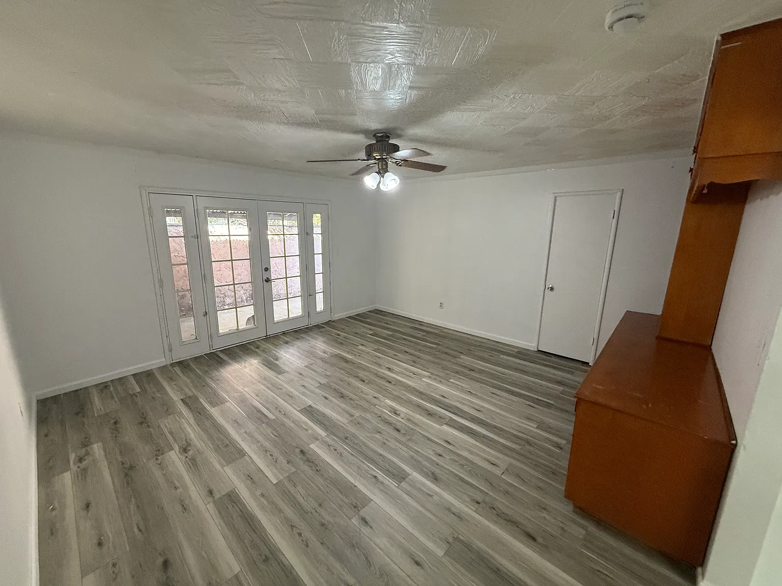 3 bed, 1953 sqft, $2,300 — Photo 2