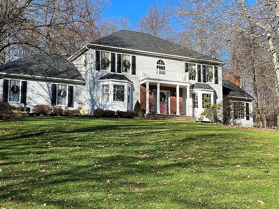 1st image of 3 Glenview Ln
