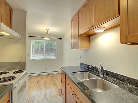 2nd image of 2124 NE 85th St #Xa021241p