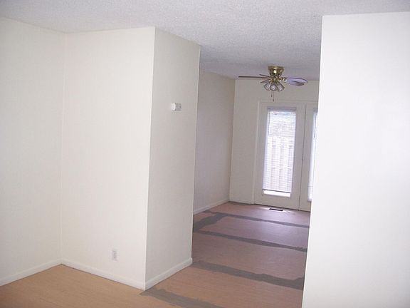 3rd image of 827 Sky Blue Dr