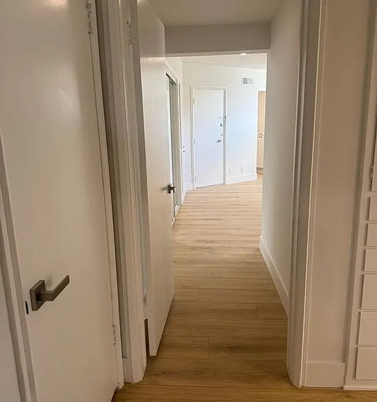 223 S Lasky Dr — Photo 10