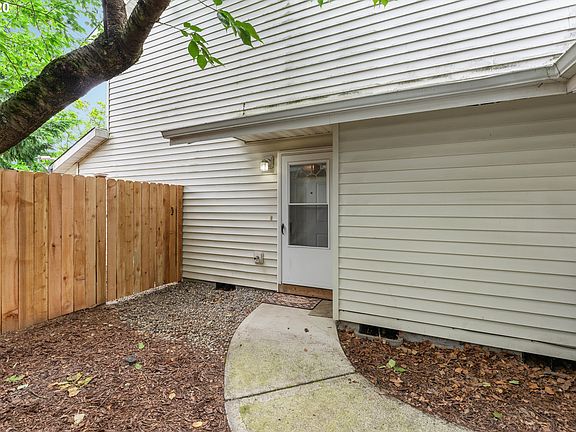 3rd image of 9017 NE Lewis Dr