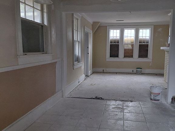 3rd image of 1925 Napier Ave