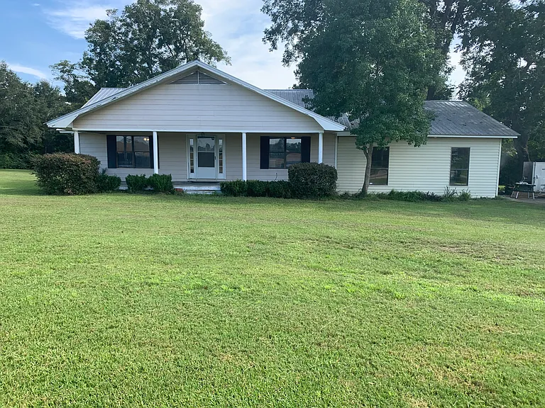 1607 State Highway 103 — Photo 1
