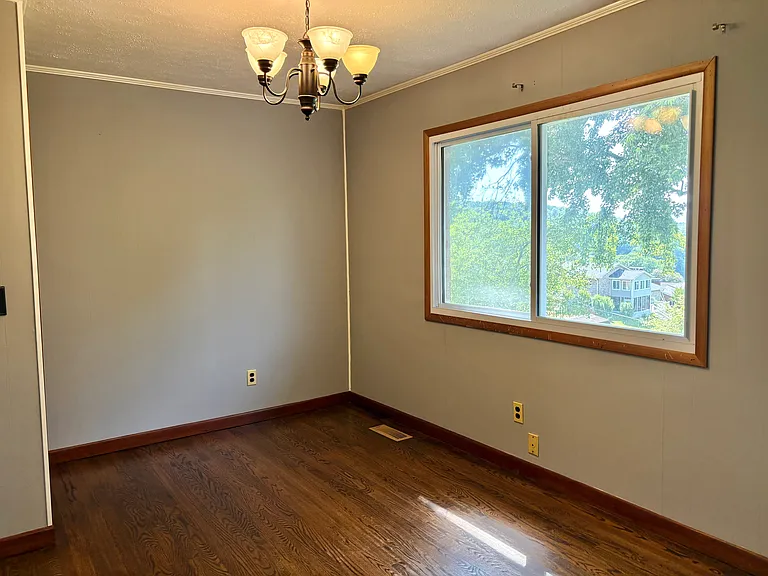 1406 Valley View Dr — Photo 6