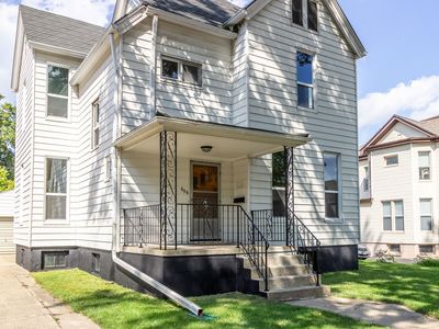 608 E Washington St, Bloomington, IL, 61701