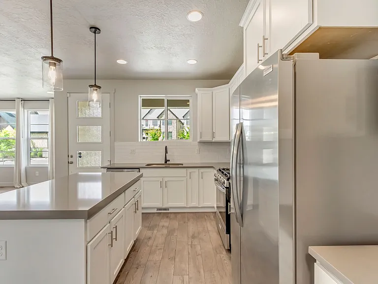 2412 N Sunmore Way — Photo 7