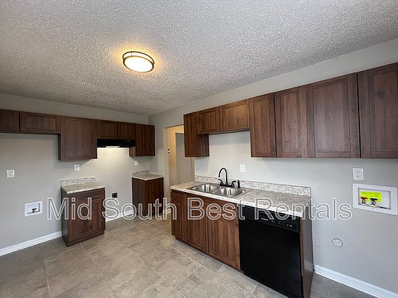 2nd image of 1467 S Montgomery St
